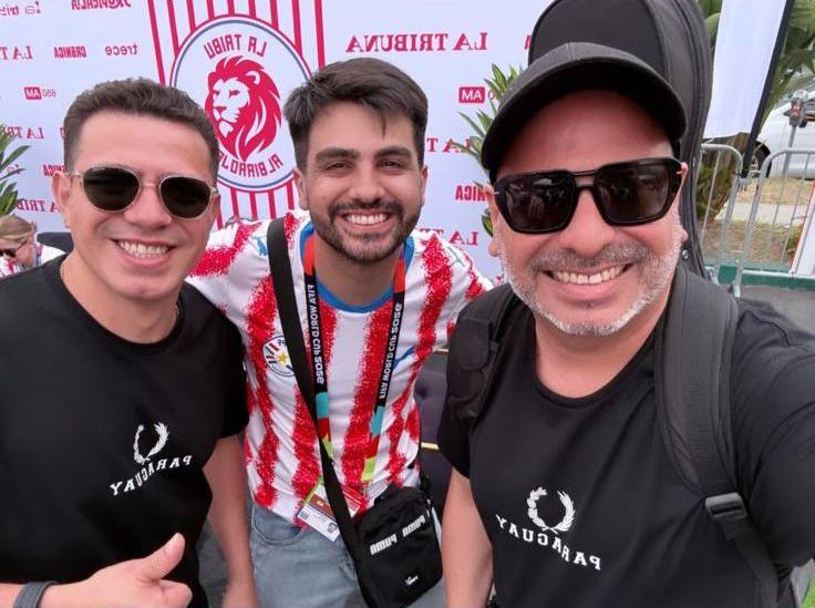Cliente MIPY - La Tribu Guaraní con camiseta negra